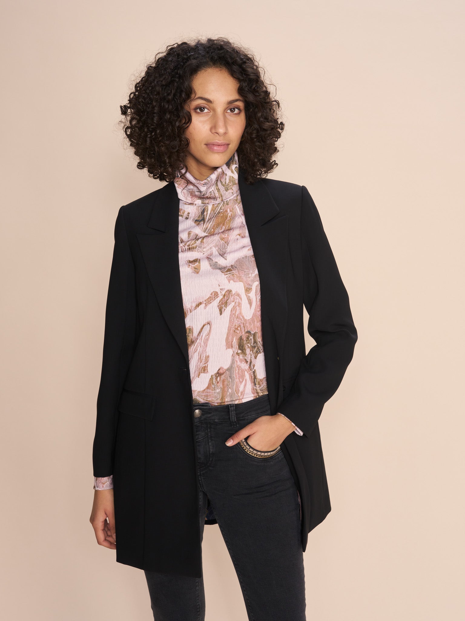 Modelshot / Black / Detail